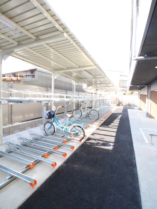 物件外観写真4　(駐輪場)