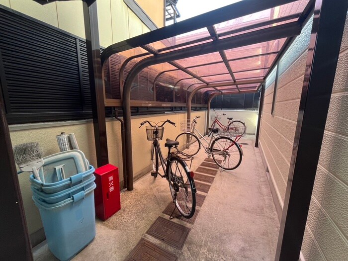 物件外観写真4　(駐輪場)