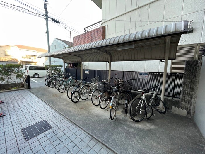 物件外観写真3　(駐輪場)