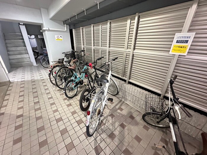 物件外観写真2　(駐輪場)