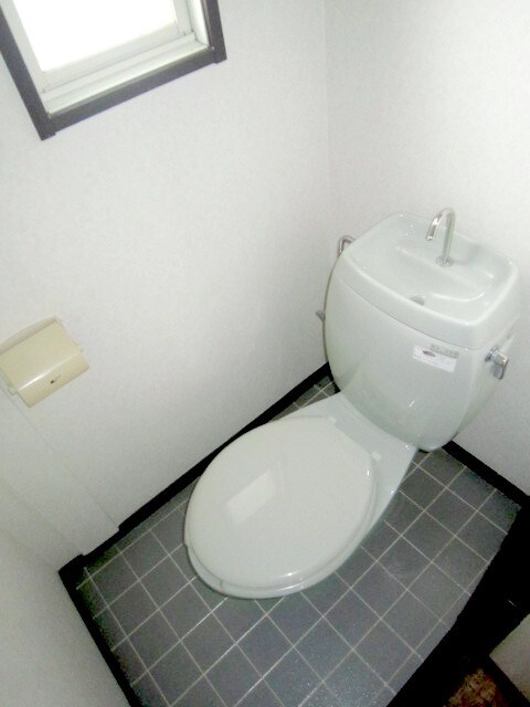 物件内観写真12　(トイレ)