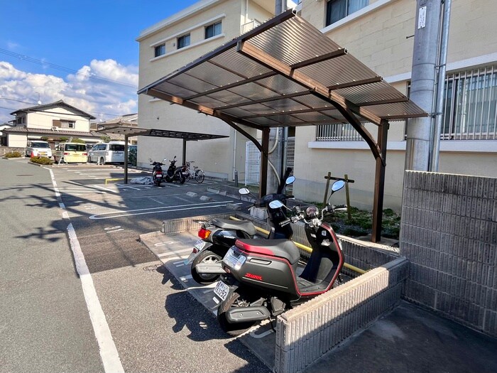 物件外観写真5　(駐輪場)