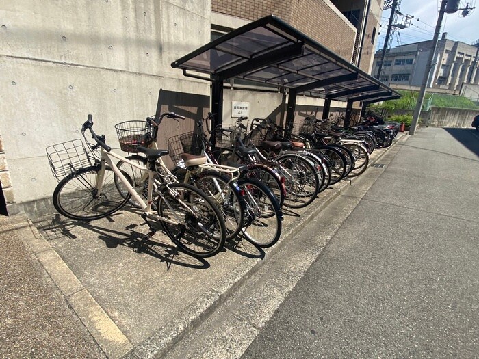 物件外観写真4　(駐輪場)