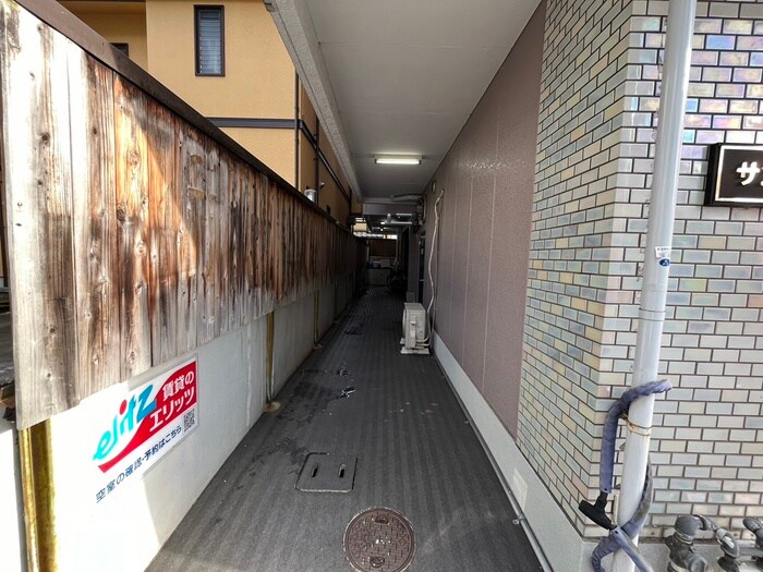 物件外観写真4　(エントランス部分)