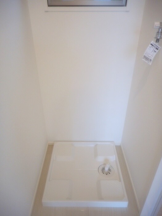 物件内観写真16　(洗濯機置場)