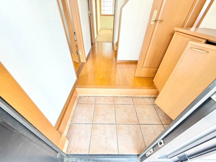 物件内観写真18　(玄関)