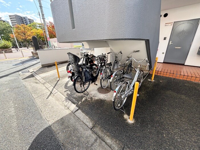 物件外観写真6　(駐輪場)