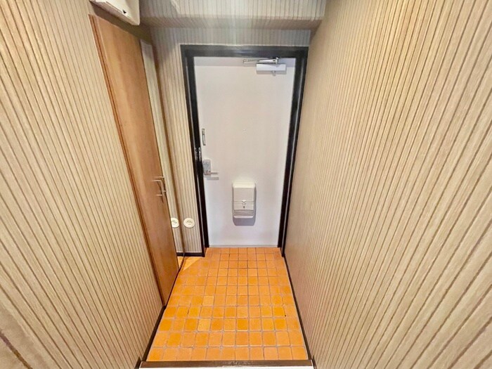 物件内観写真11　(玄関)