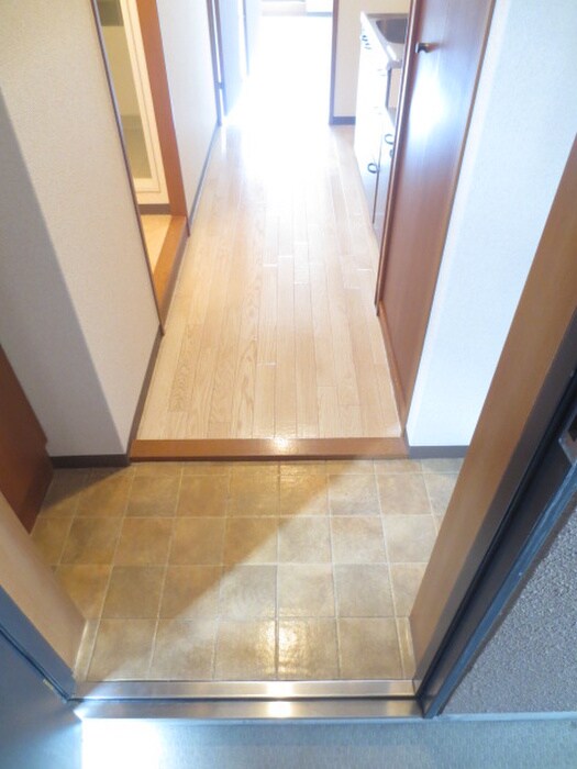 物件内観写真7　(玄関)