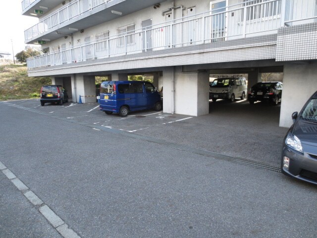 物件外観写真2　(駐車場)