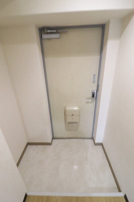物件内観写真16　(玄関)