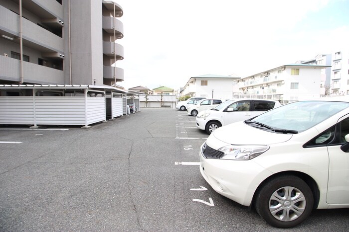 物件外観写真2　(駐車場)