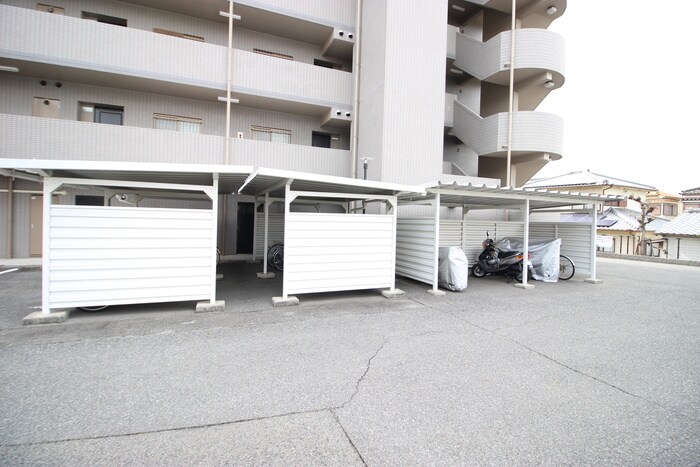 物件外観写真3　(駐輪場)