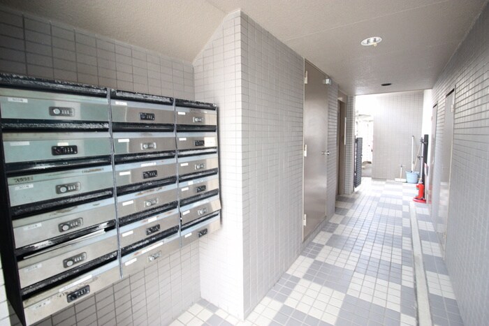 物件外観写真5　(エントランス部分)