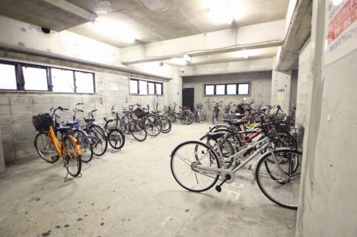 物件外観写真4　(駐輪場)