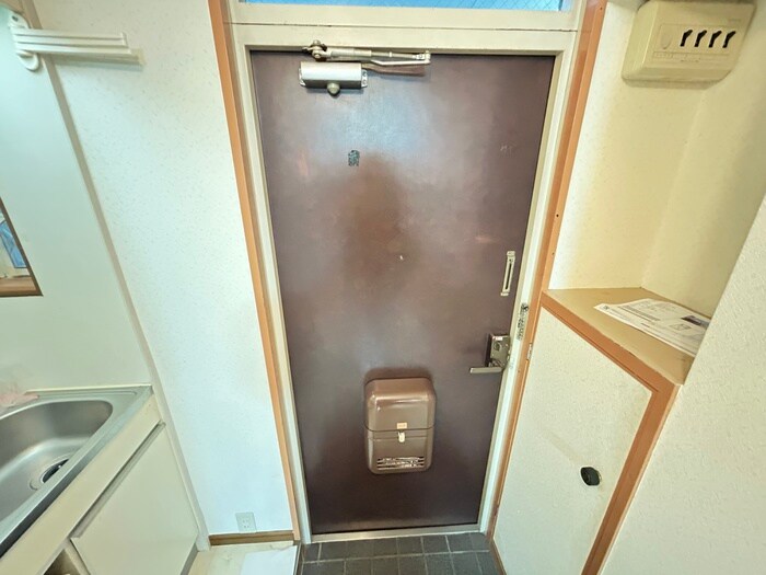 物件内観写真12　(玄関)