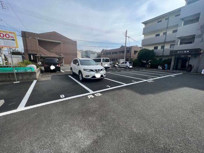 物件外観写真3　(駐車場)