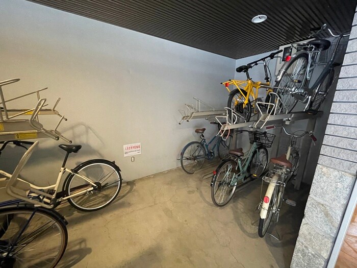 物件外観写真6　(駐輪場)