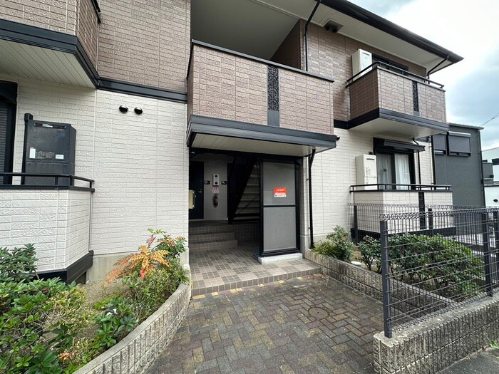 物件外観写真5　(エントランス部分)