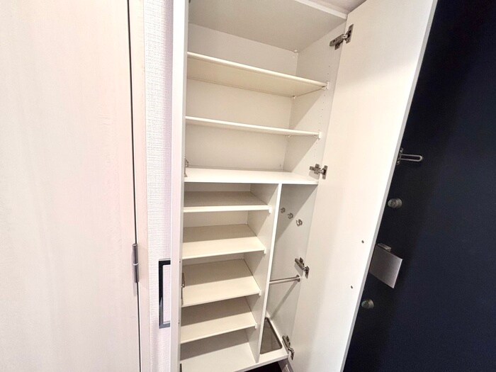 物件内観写真15　(靴箱)