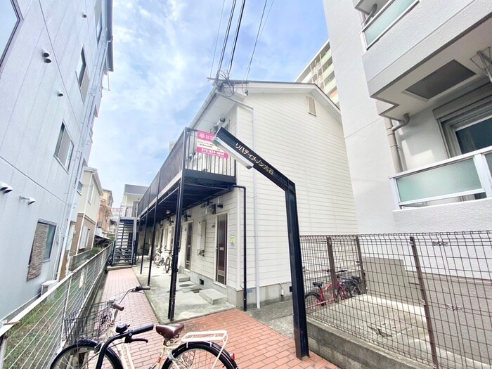 物件外観写真3　(エントランス部分)