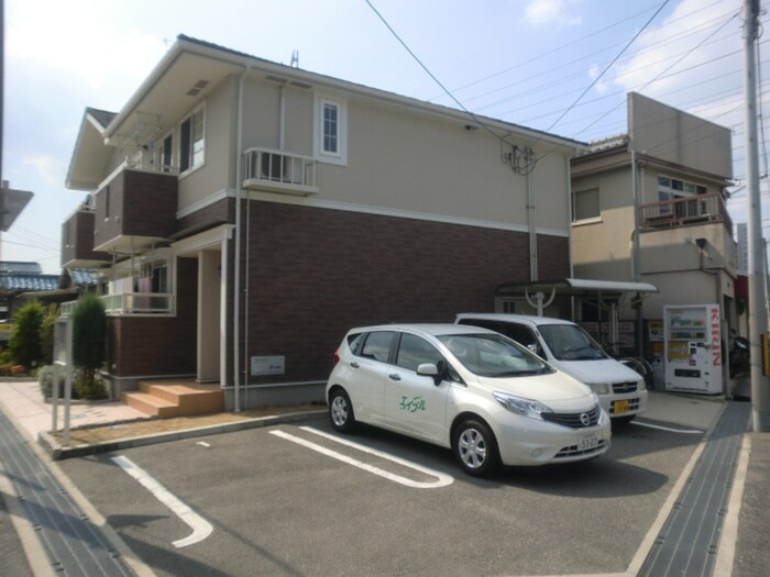 物件外観写真3　(駐車場)