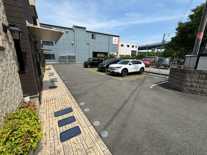 物件外観写真2　(駐車場)
