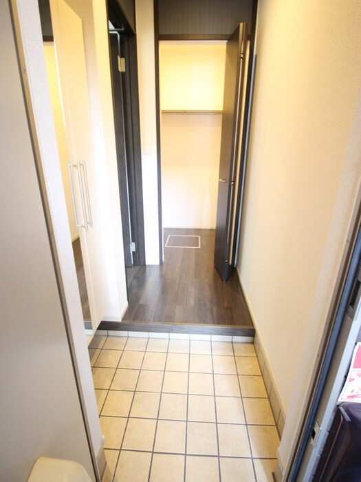 物件内観写真7　(玄関)