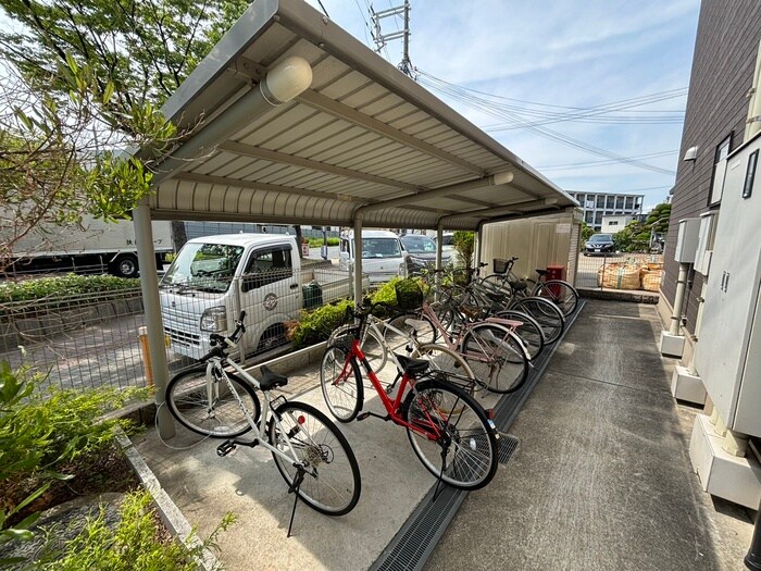 物件外観写真3　(駐輪場)