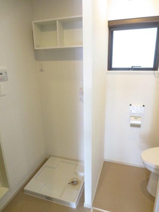 物件内観写真14　(洗濯機置場)