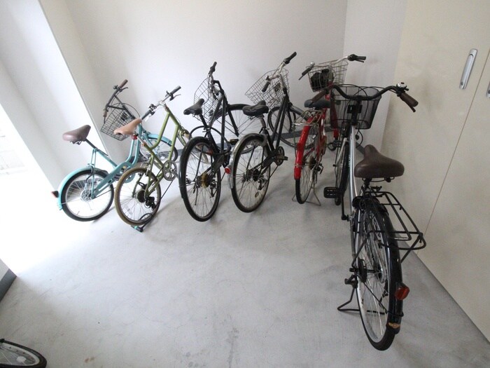 物件外観写真3　(駐輪場)