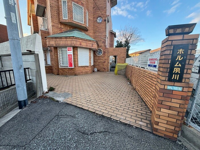 物件外観写真2　(エントランス部分)