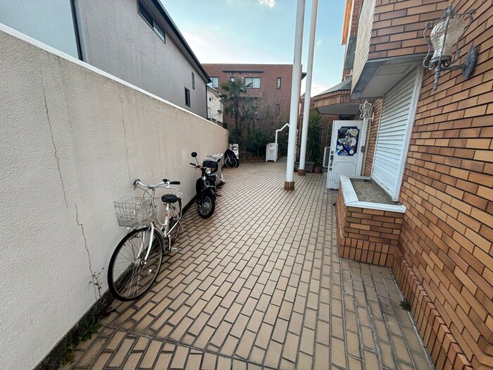物件外観写真3　(駐輪場)