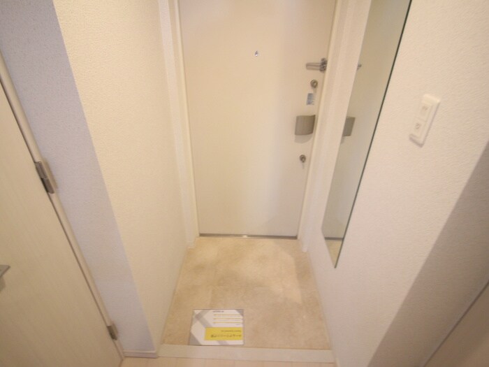 物件内観写真7　(玄関)