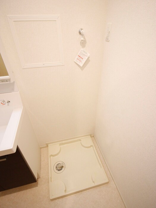 物件内観写真12　(洗濯機置場)