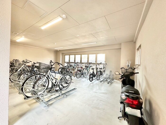 物件外観写真3　(駐輪場)