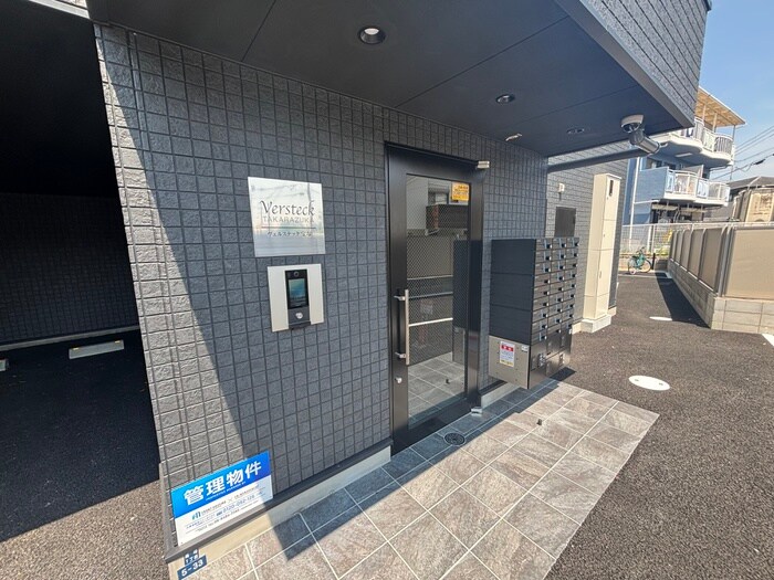 物件外観写真3　(エントランス部分)