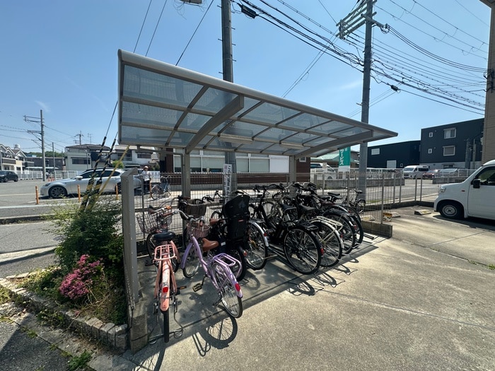 物件外観写真5　(駐輪場)