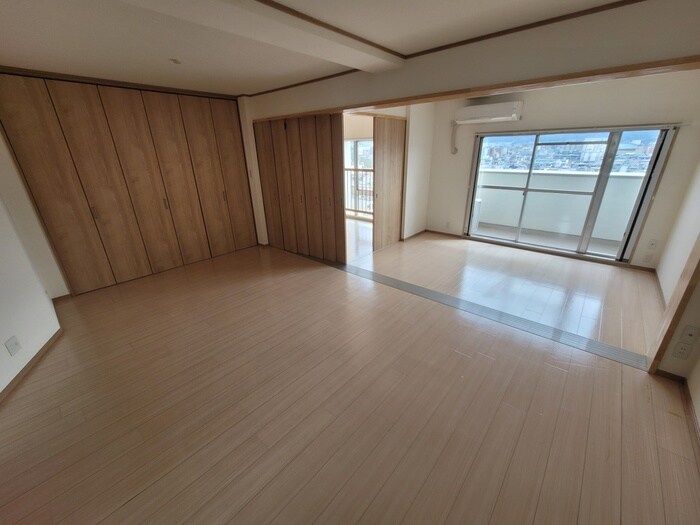 物件内観写真2　(居室)