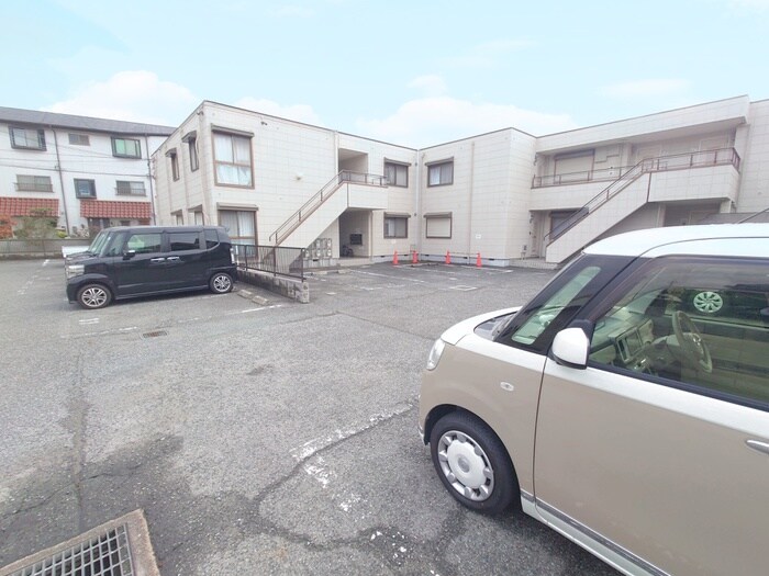 物件外観写真6　(駐車場)