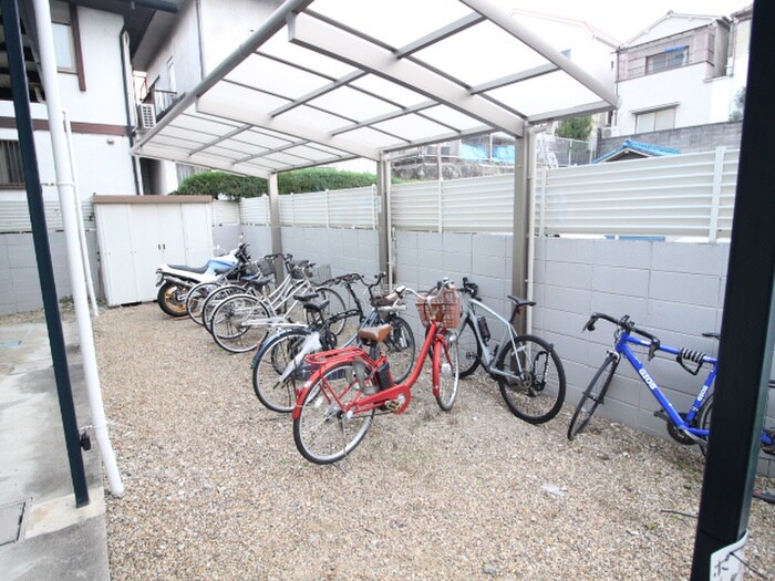 物件外観写真6　(駐輪場)
