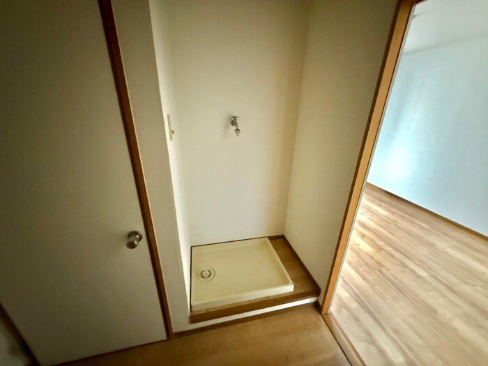 物件内観写真14　(洗濯機置場)