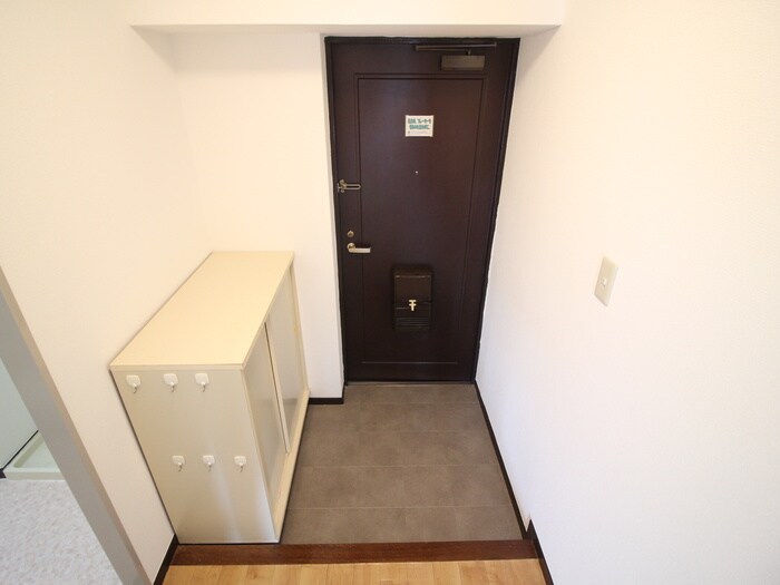 物件内観写真12　(玄関)