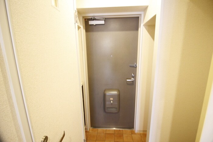 物件内観写真16　(玄関)