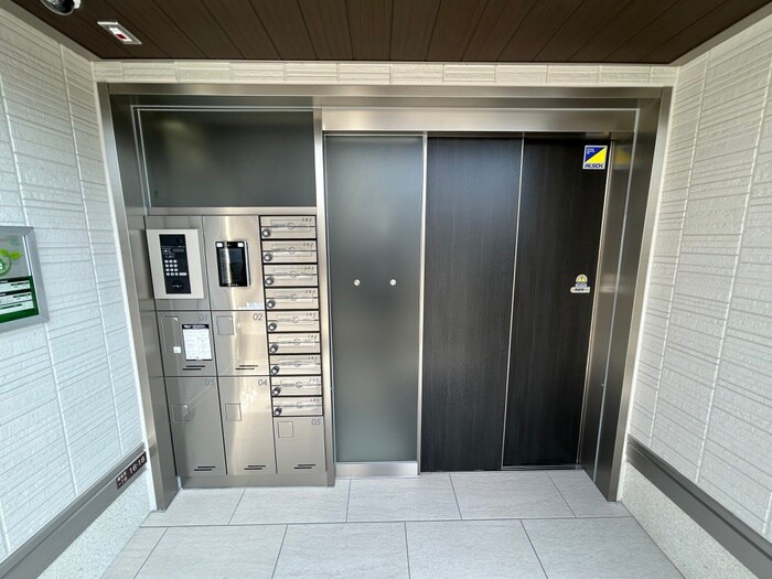 物件外観写真3　(エントランス部分)