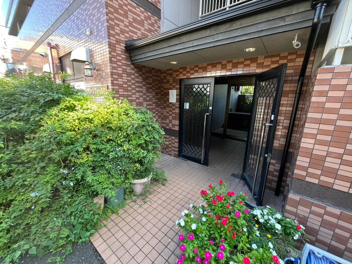 物件外観写真4　(エントランス部分)