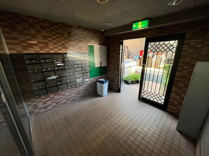 物件外観写真5　(エントランス部分)