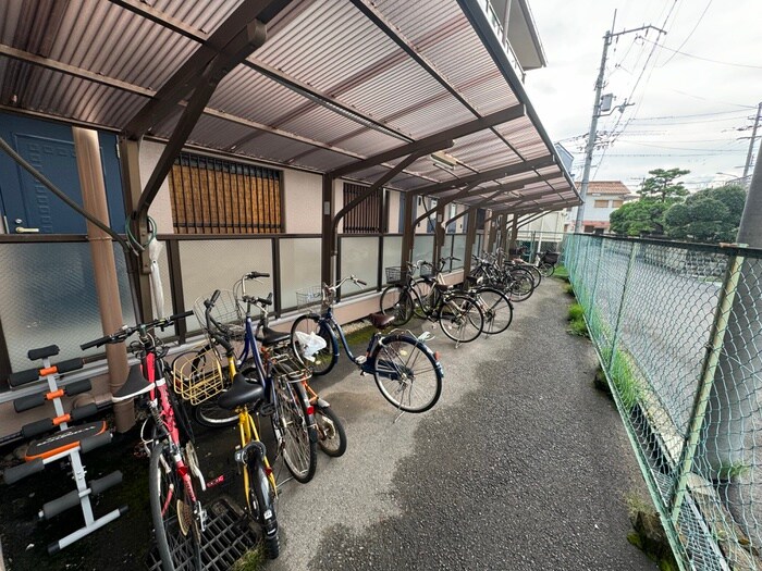 物件外観写真4　(駐輪場)