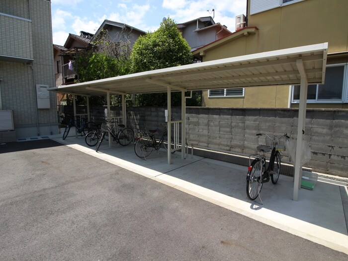 物件外観写真4　(駐輪場)