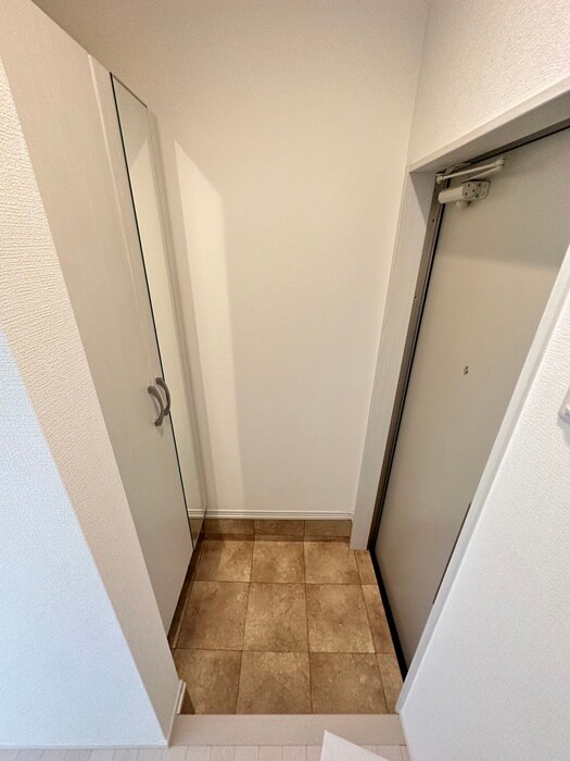 物件内観写真16　(玄関)